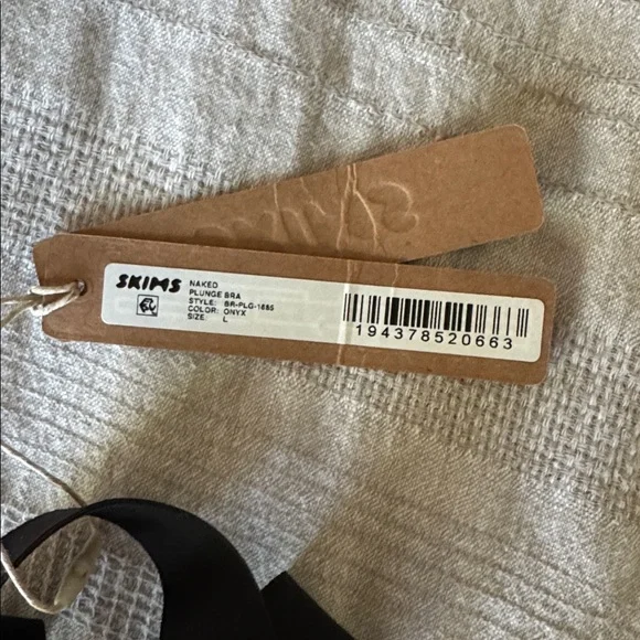 SKIMS NWT *SOLD OUT! * Naked Plunge Bra *ONYX* - Picture 6 of 6